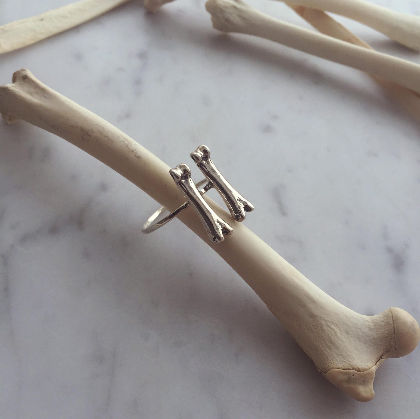 Double Fox Long Toe bone ring