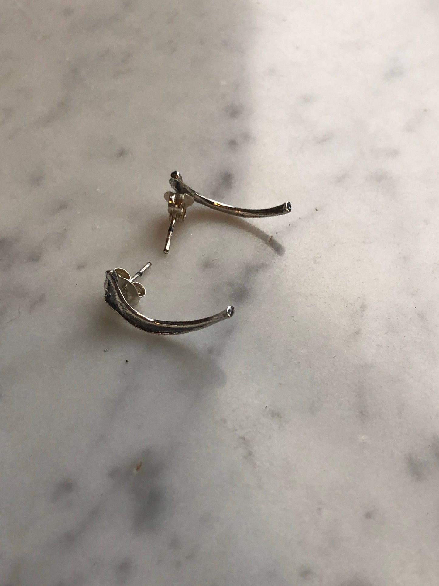 Short Squirrel Rib stud earrings
