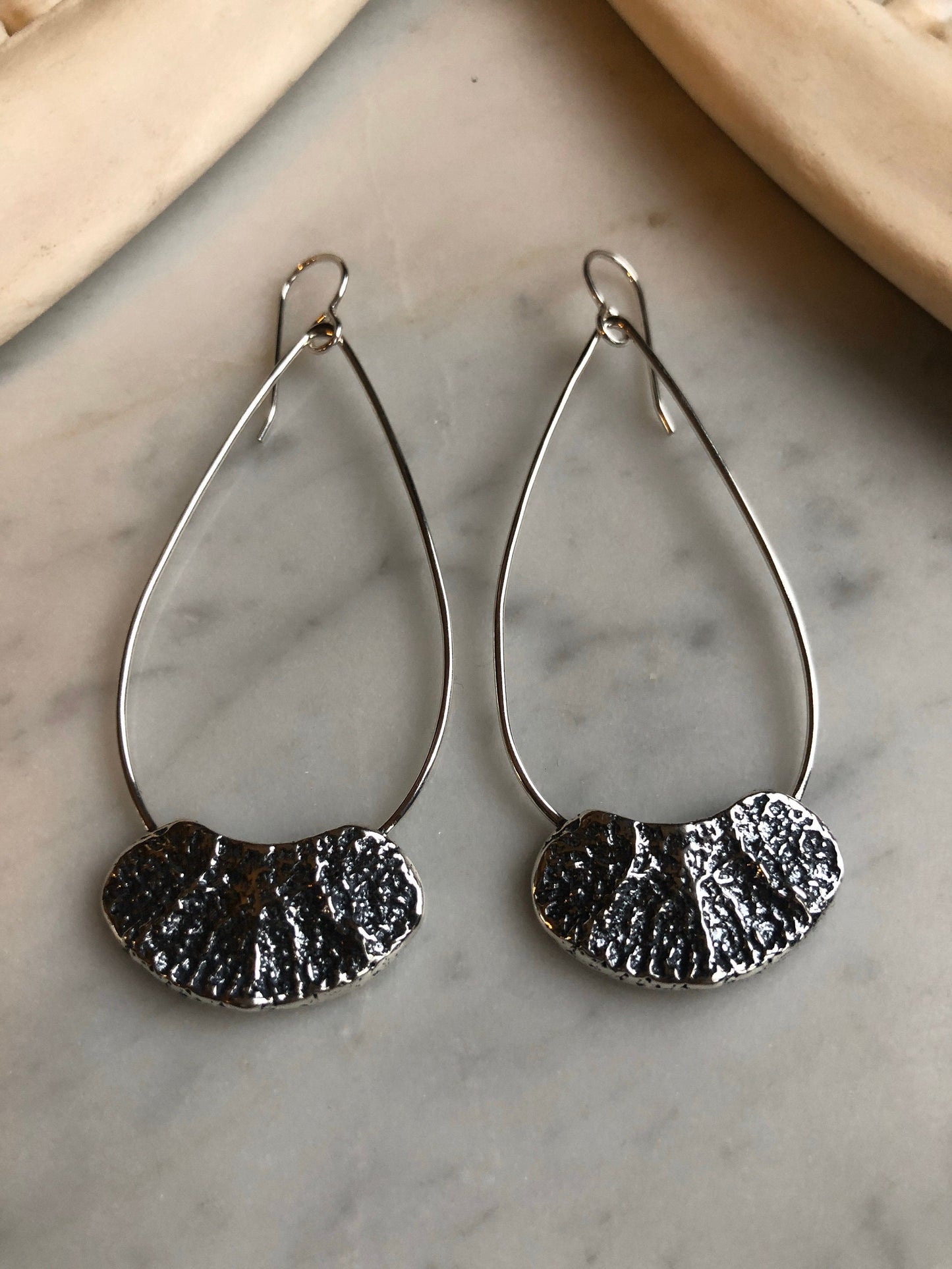 Deer vertebral epiphysis on tear drop hoops